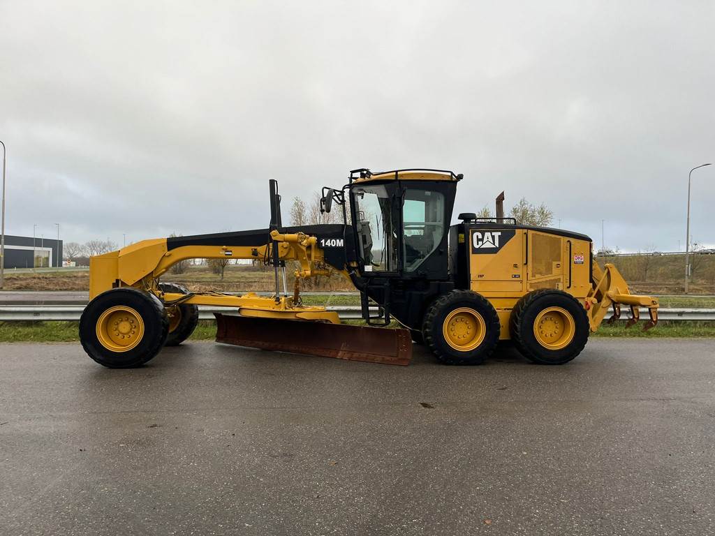 CAT 140M