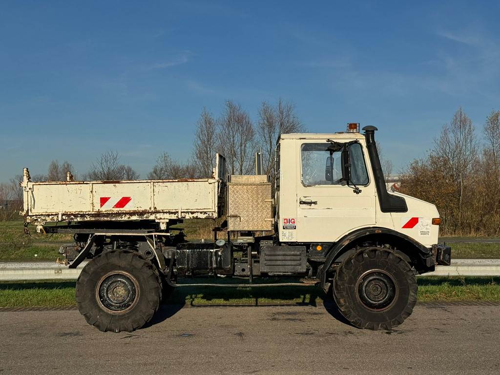 Mercedes-Benz U1300L Unimog