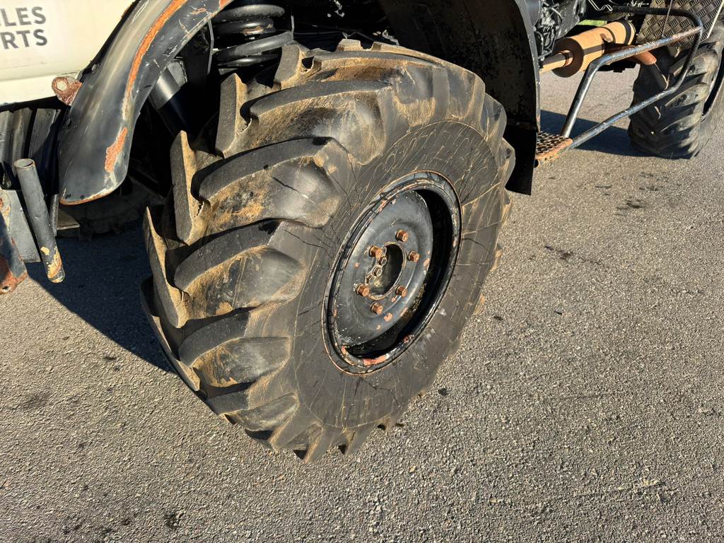 Mercedes-Benz U1300L Unimog