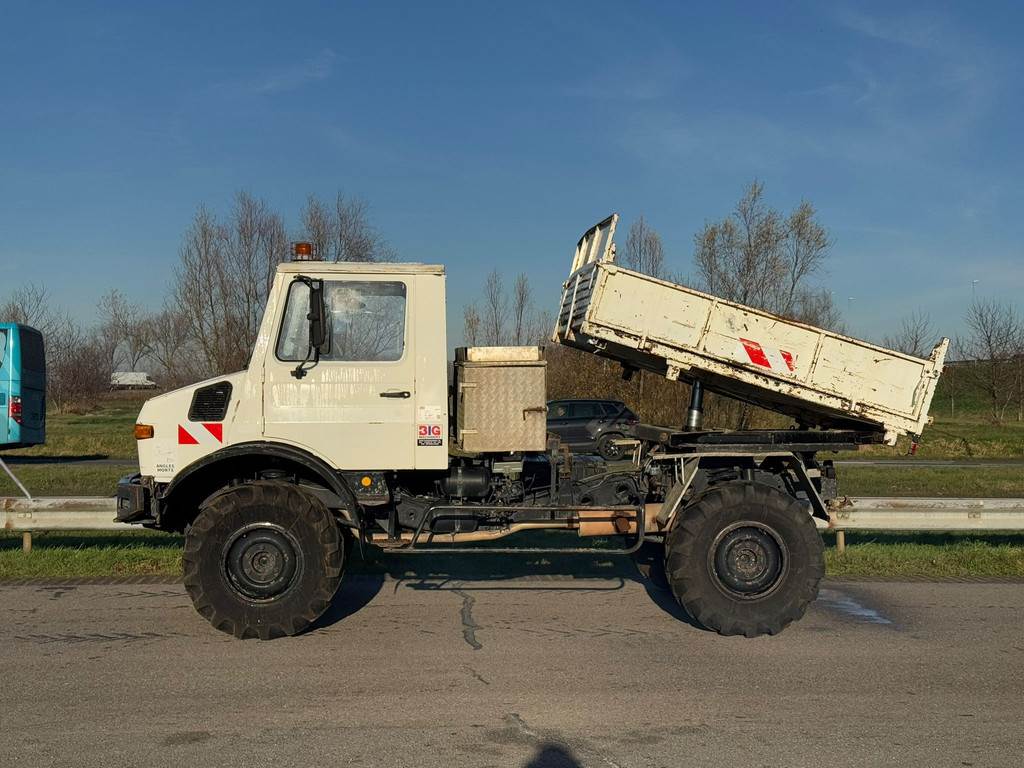 Mercedes-Benz U1300L Unimog