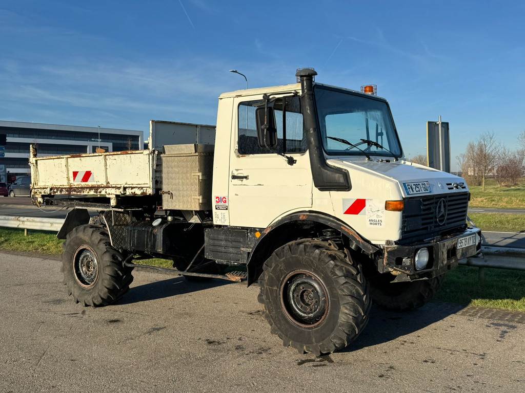 Mercedes-Benz U1300L Unimog