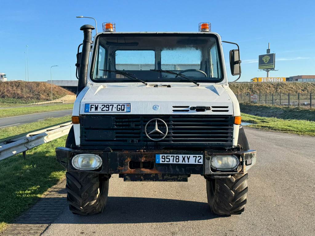 Mercedes-Benz U1300L Unimog