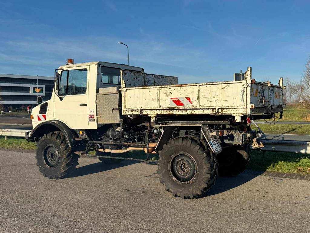 Mercedes-Benz U1300L Unimog