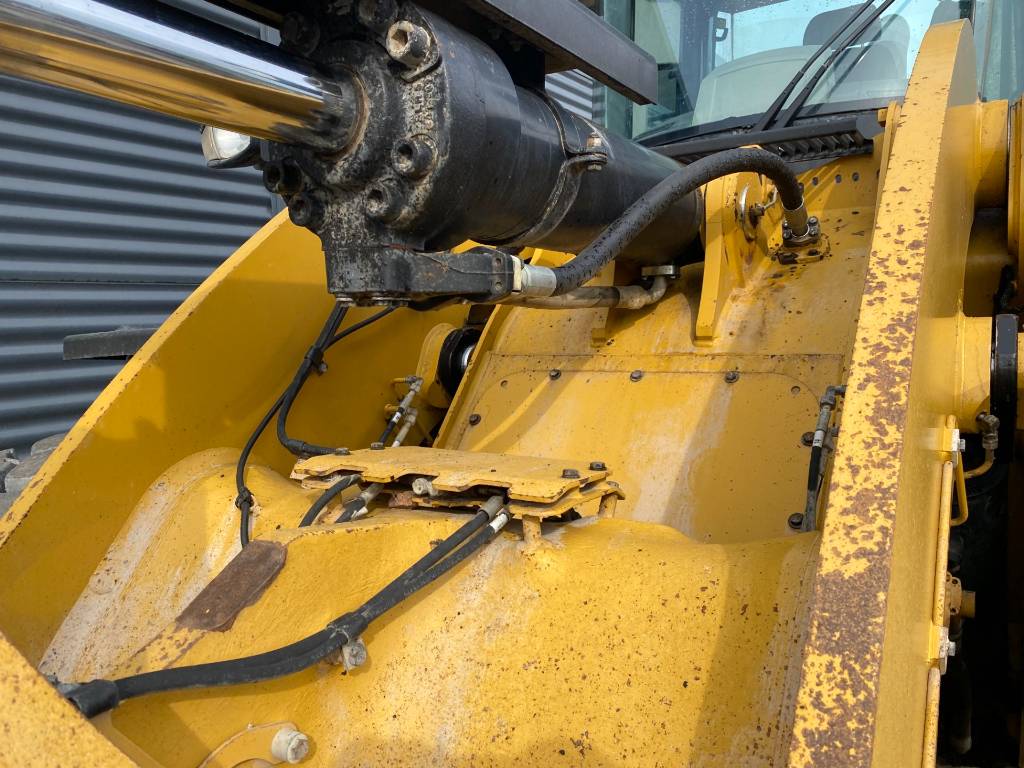 CAT 962M