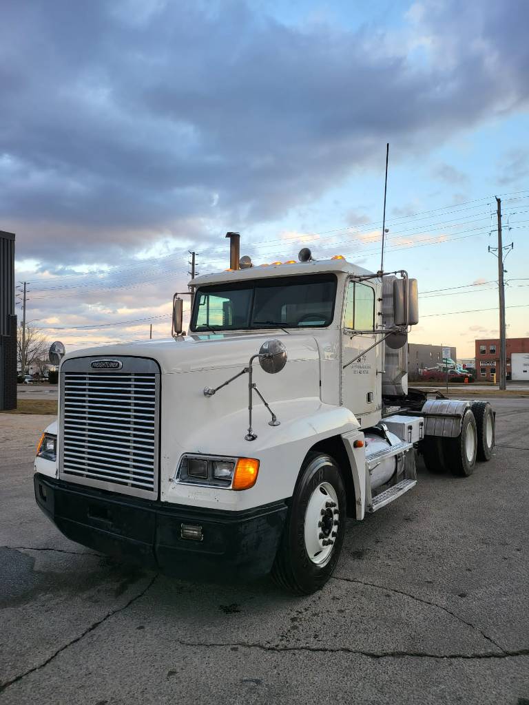 Freightliner FLD120, 1998, 134 kennedy Rd S, Brampton, ON L6W3G4, Canadá -  tracto camiones - Mascus Español