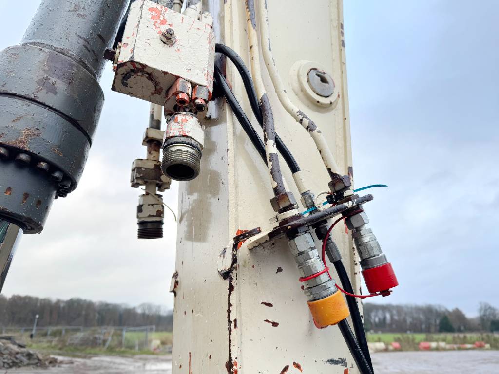 Terex TW140 - Quick Coupler / Hammer Lines