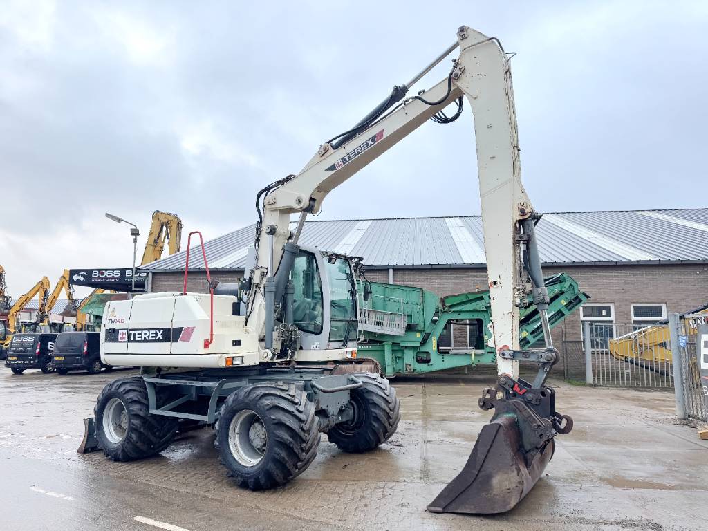 Terex TW140 - Quick Coupler / Hammer Lines