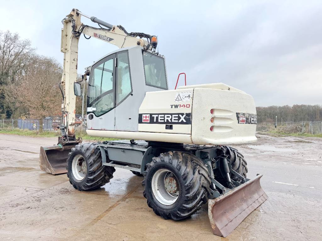 Terex TW140 - Quick Coupler / Hammer Lines