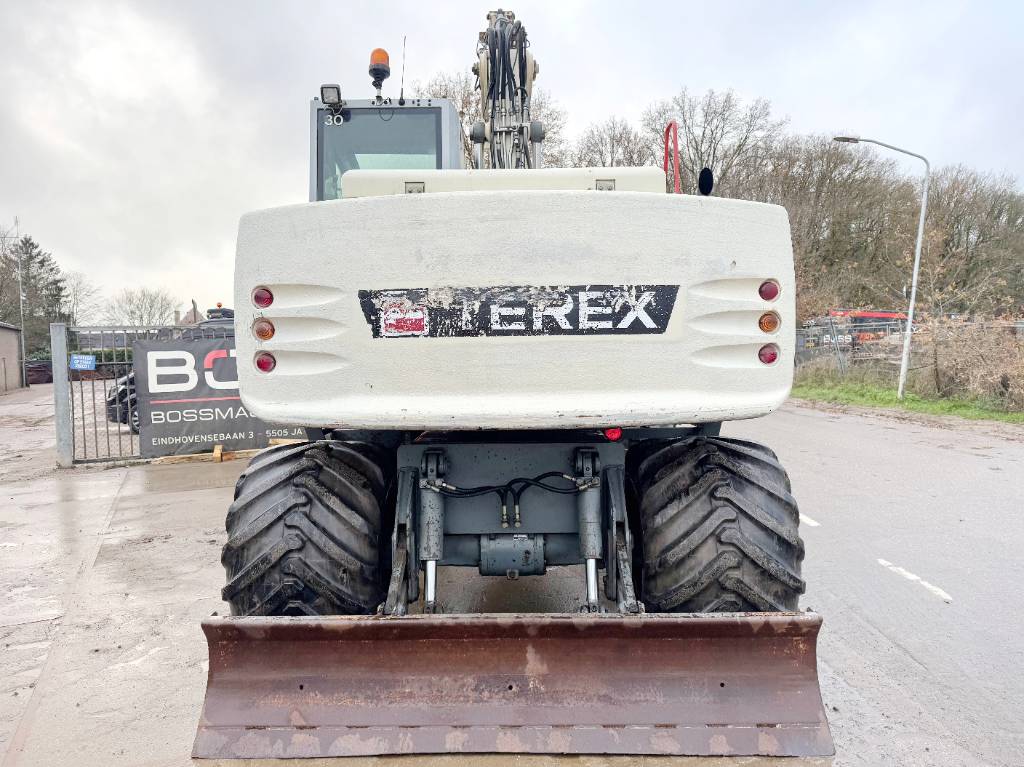 Terex TW140 - Quick Coupler / Hammer Lines