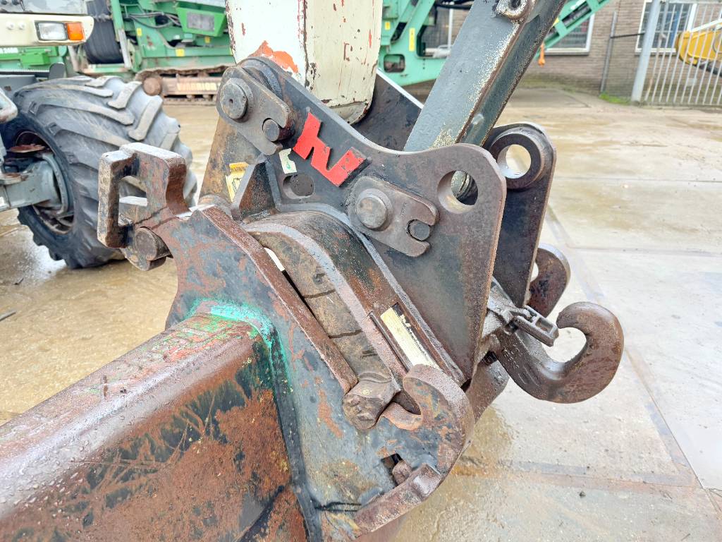 Terex TW140 - Quick Coupler / Hammer Lines