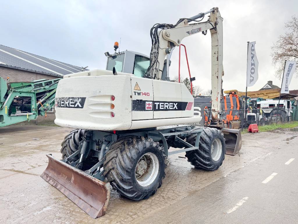 Terex TW140 - Quick Coupler / Hammer Lines