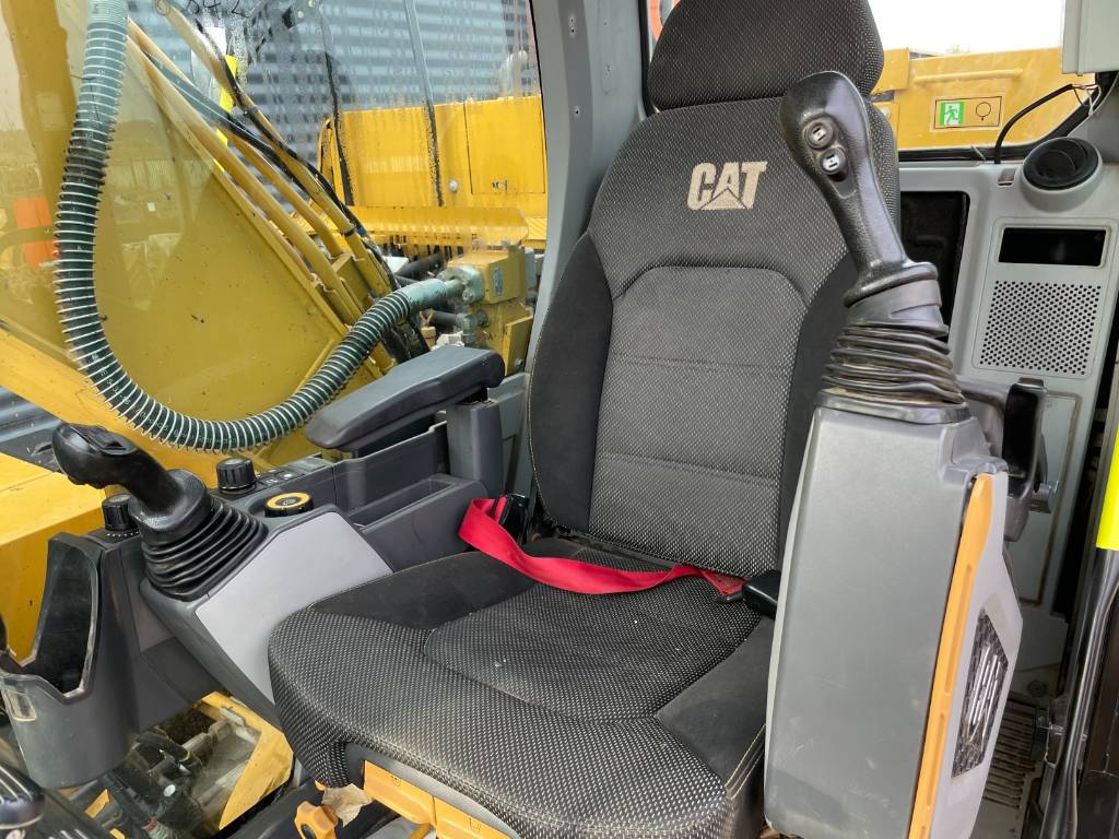 CAT 320