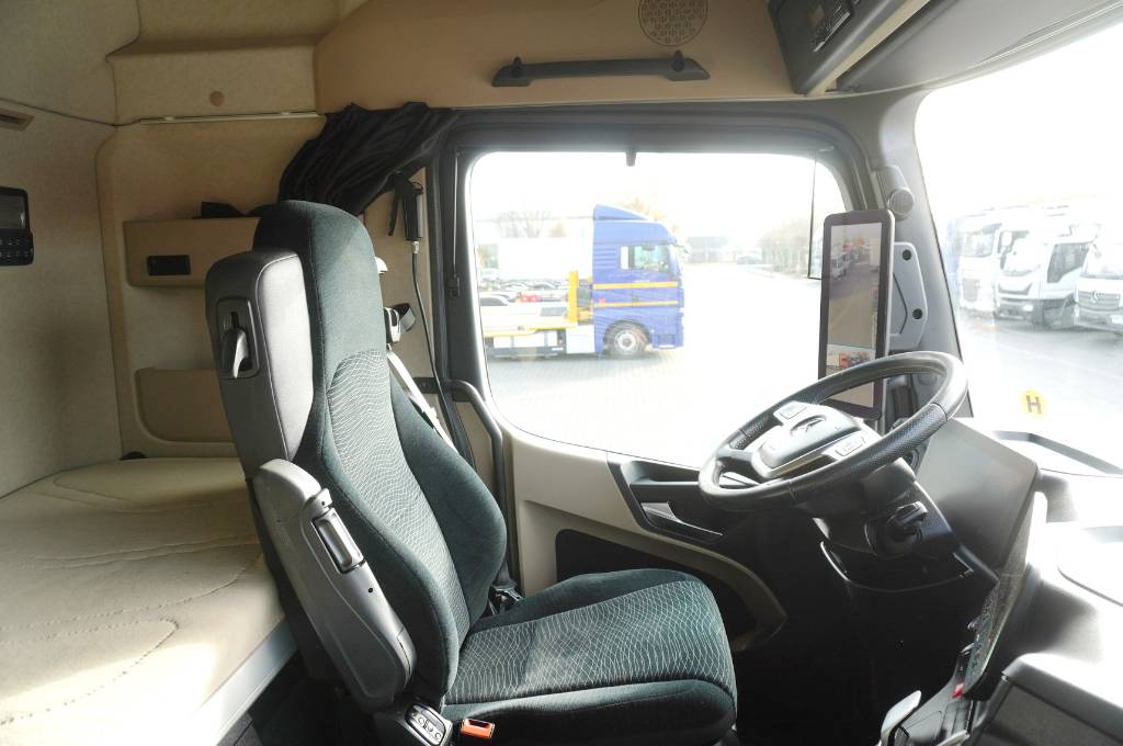 Mercedes-Benz Actros 2545 E6 6x2 / BDF / Standard / 300 tho. km