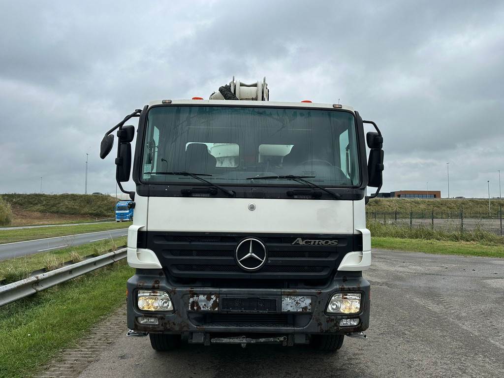 Mercedes-Benz Actros 3241 8x4/4 with Putzmeister BSF42-4 16 42m