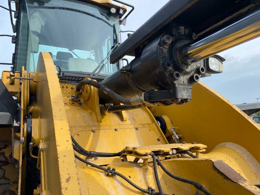 CAT 962M