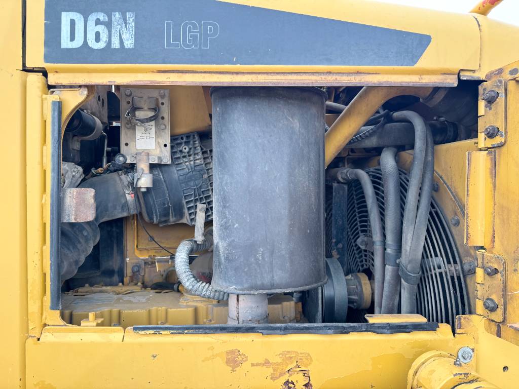 CAT D6N LGP - RIPPER / 6-way folding blade