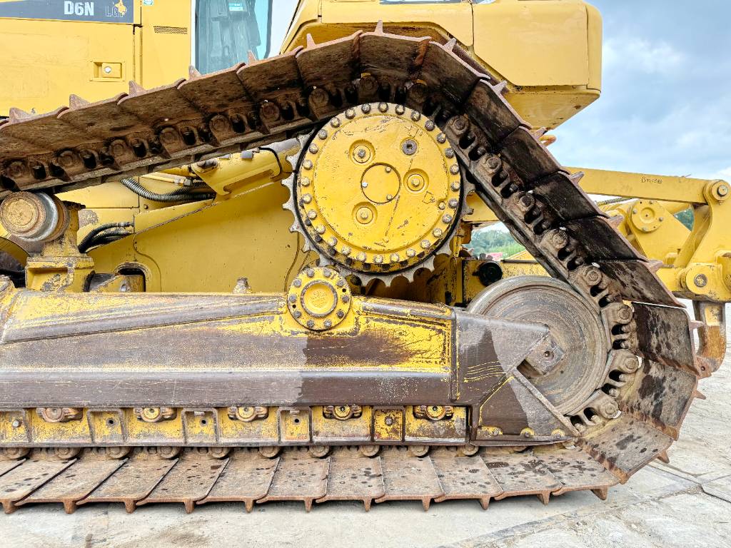 CAT D6N LGP - RIPPER / 6-way folding blade