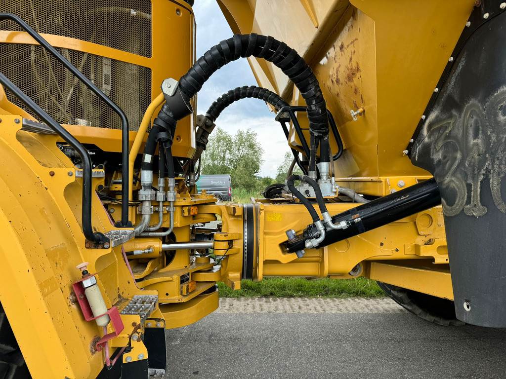 CAT 740B