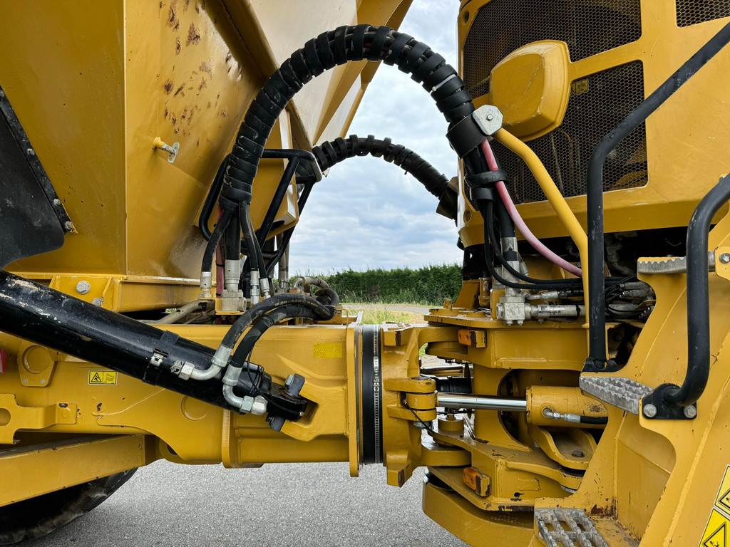 CAT 740B