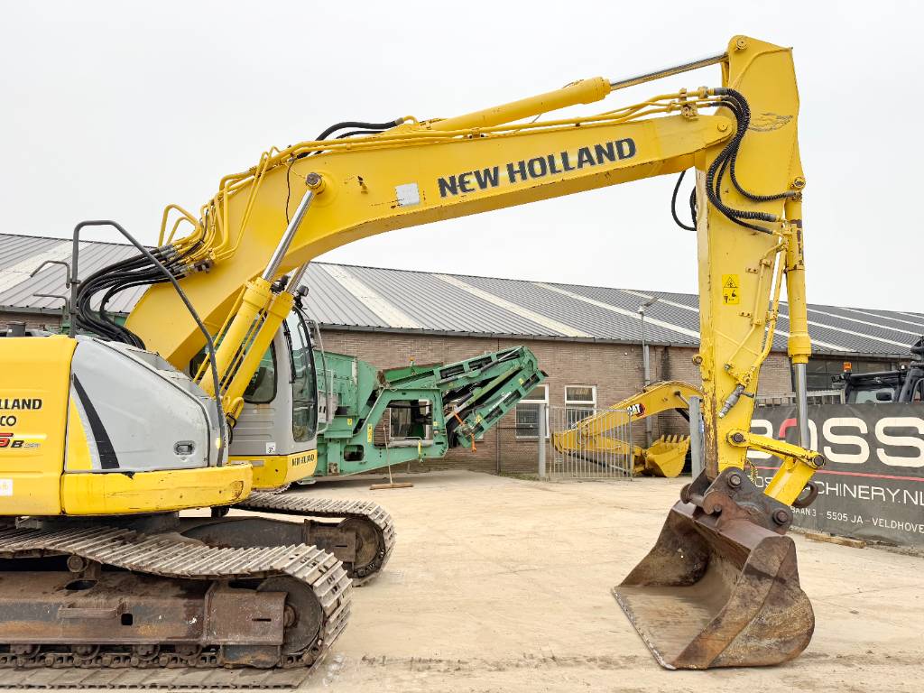 New Holland Kobelco E225BSR LC - Quick Coupler / Hammer Lines