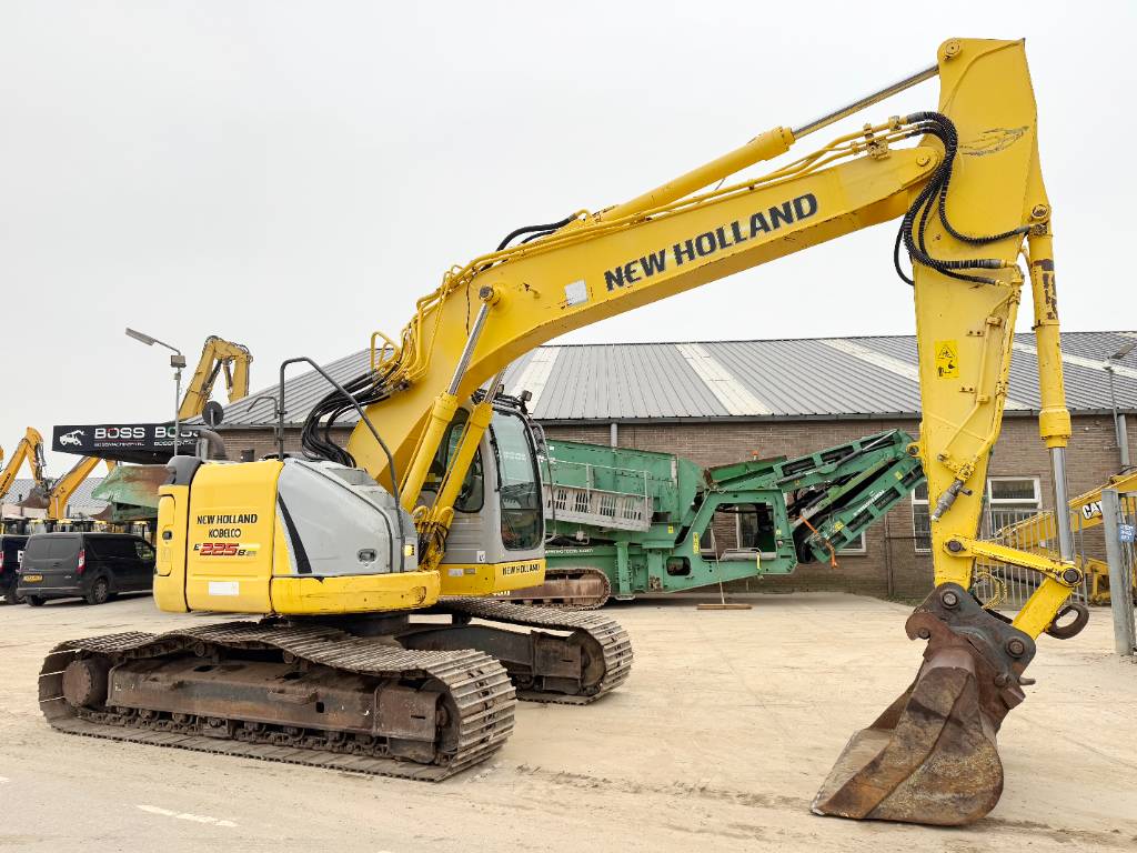 New Holland Kobelco E225BSR LC - Quick Coupler / Hammer Lines