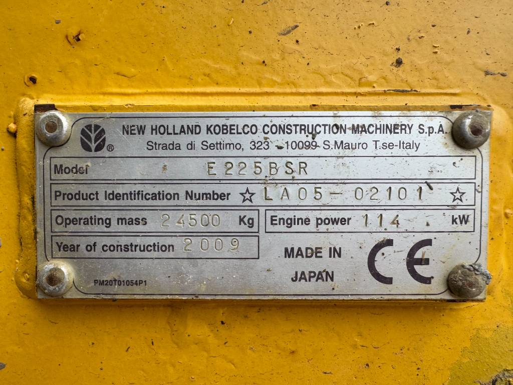 New Holland Kobelco E225BSR LC - Quick Coupler / Hammer Lines