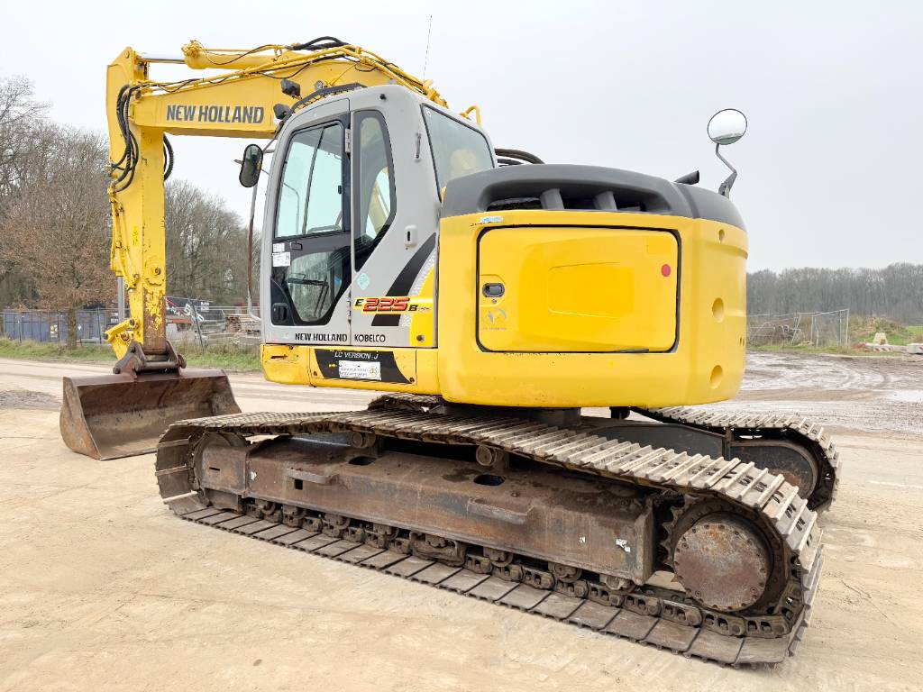 New Holland Kobelco E225BSR LC - Quick Coupler / Hammer Lines