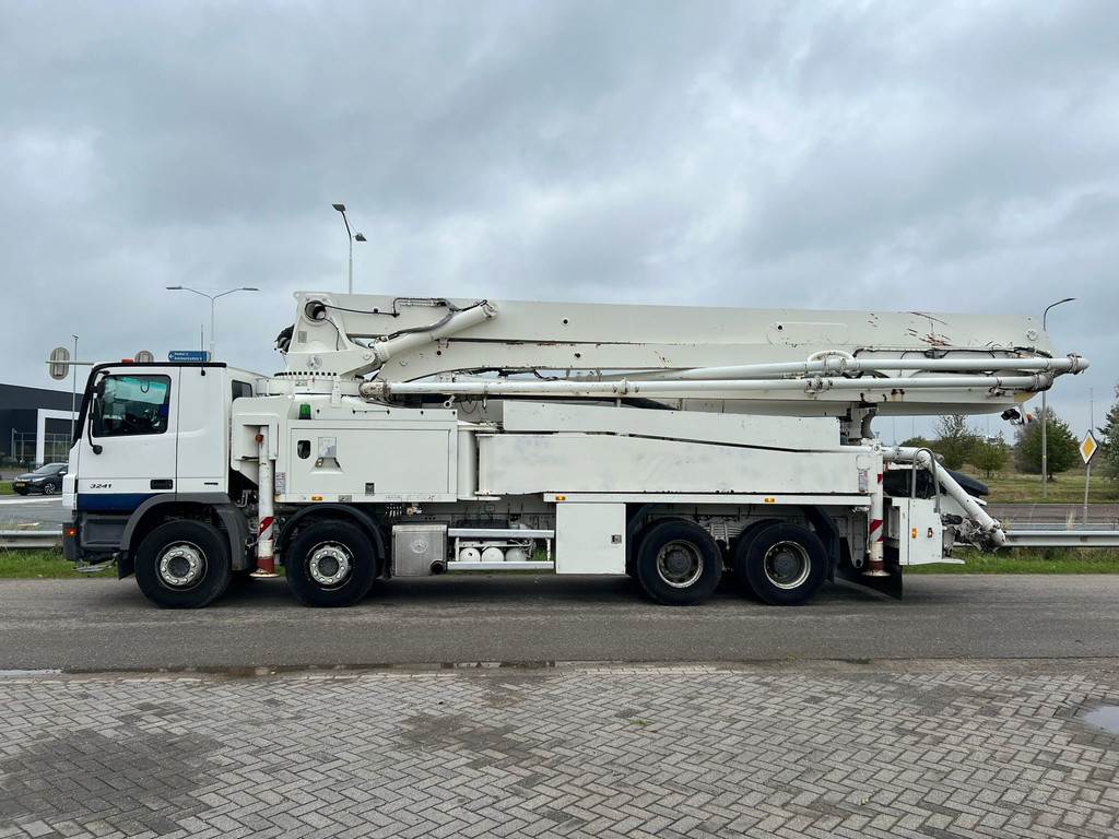 Mercedes-Benz Actros 3241 8x4/4 with Putzmeister BSF42-4 16 42m