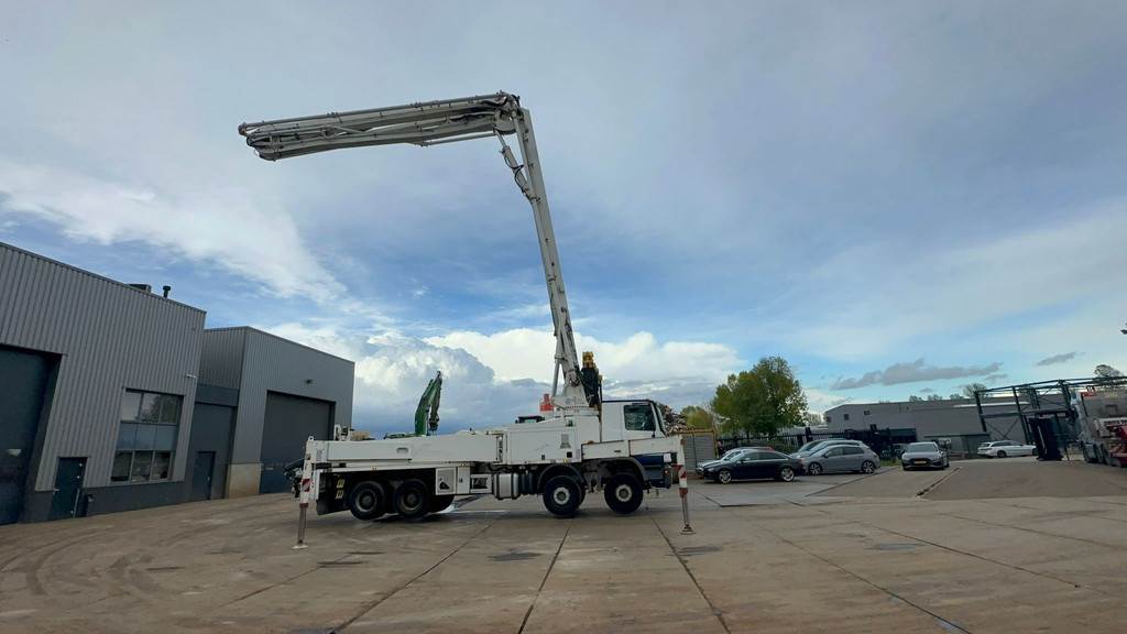 Mercedes-Benz Actros 3241 8x4/4 with Putzmeister BSF42-4 16 42m