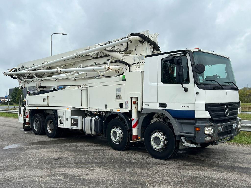 Mercedes-Benz Actros 3241 8x4/4 with Putzmeister BSF42-4 16 42m