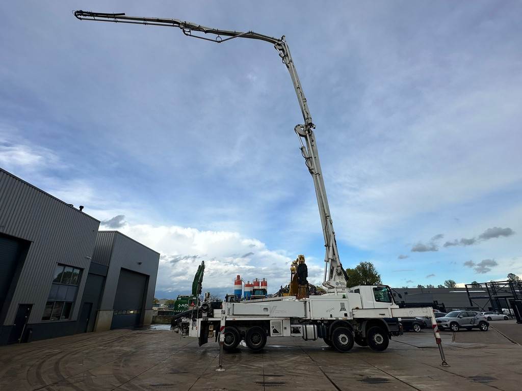 Mercedes-Benz Actros 3241 8x4/4 with Putzmeister BSF42-4 16 42m