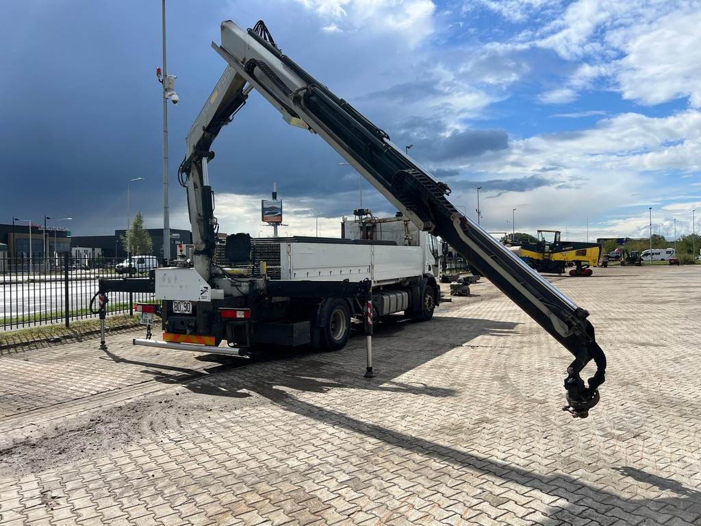 Renault Premium Lander 380.19 4x2 with Fassi F165