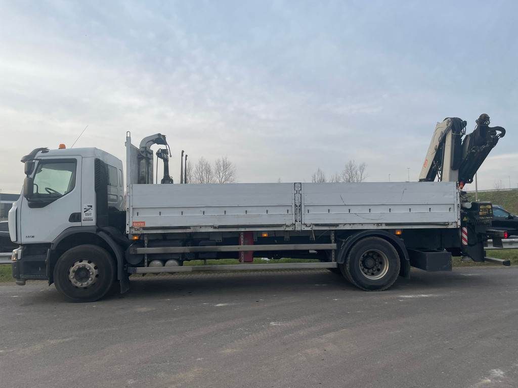 Renault Premium Lander 380.19 4x2 with Fassi F165