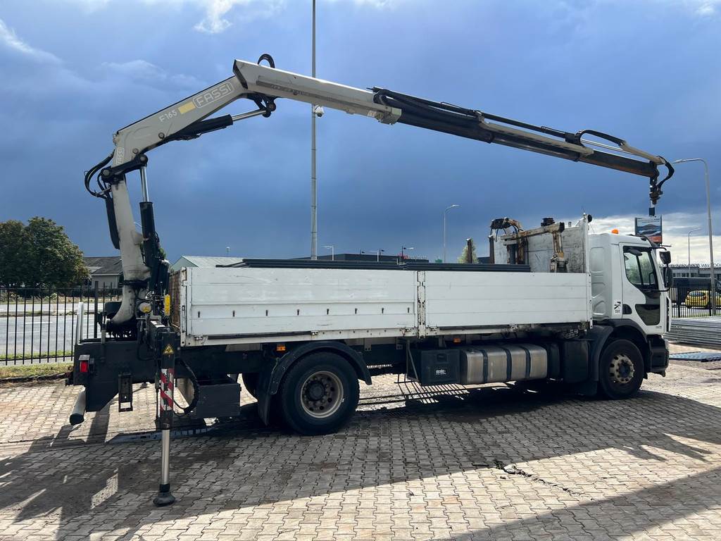 Renault Premium Lander 380.19 4x2 with Fassi F165