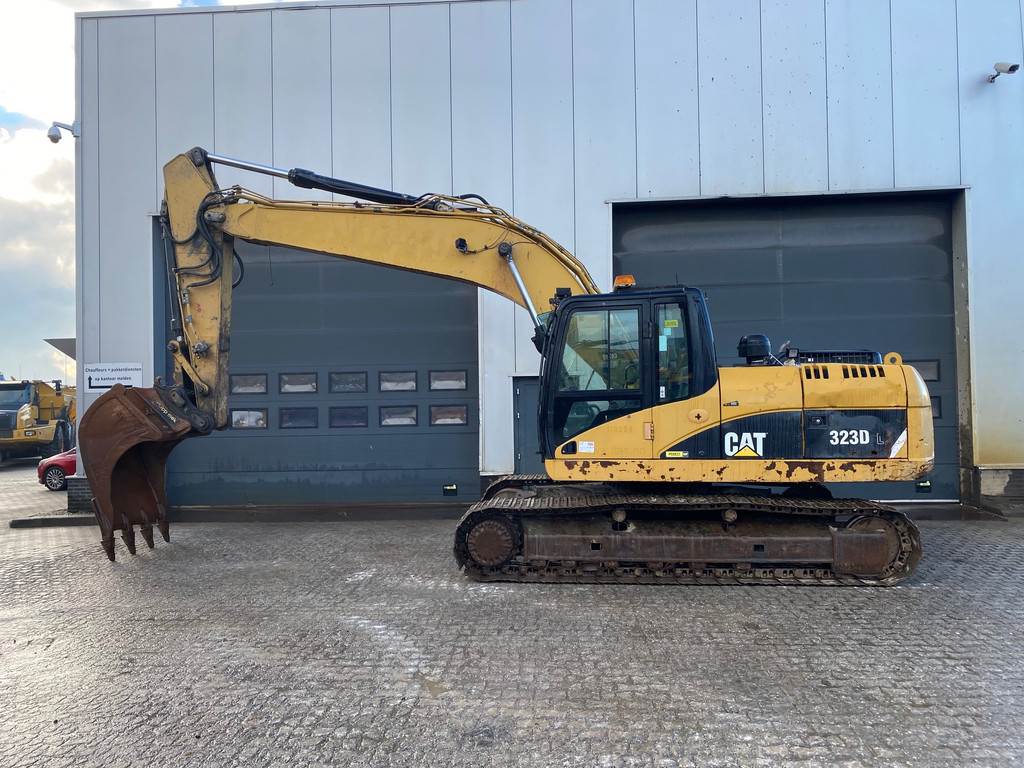 CAT 323DL - CE certified / Hydraulic Q/C / hammerlines