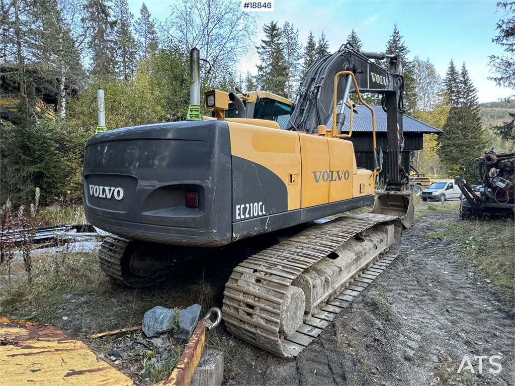 Volvo EC210CL Tracked excavator w/ tilt and 2 buckets WA