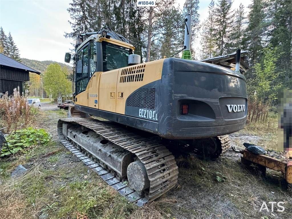 Volvo EC210CL Tracked excavator w/ tilt and 2 buckets WA