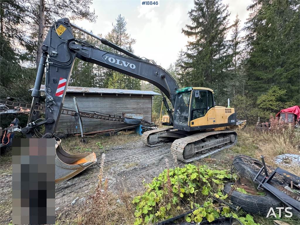 Volvo EC210CL Tracked excavator w/ tilt and 2 buckets WA