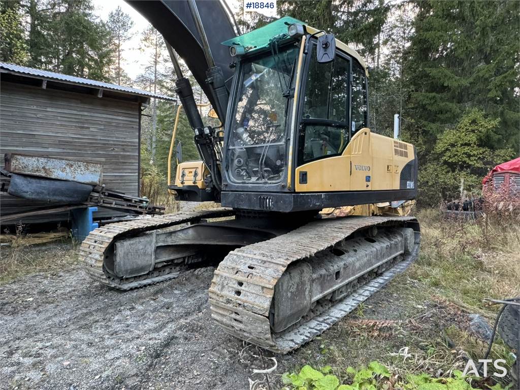 Volvo EC210CL Tracked excavator w/ tilt and 2 buckets WA