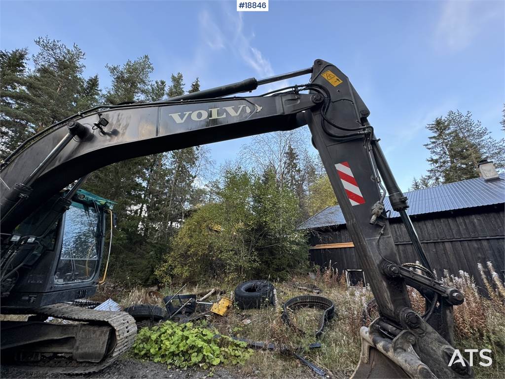 Volvo EC210CL Tracked excavator w/ tilt and 2 buckets WA