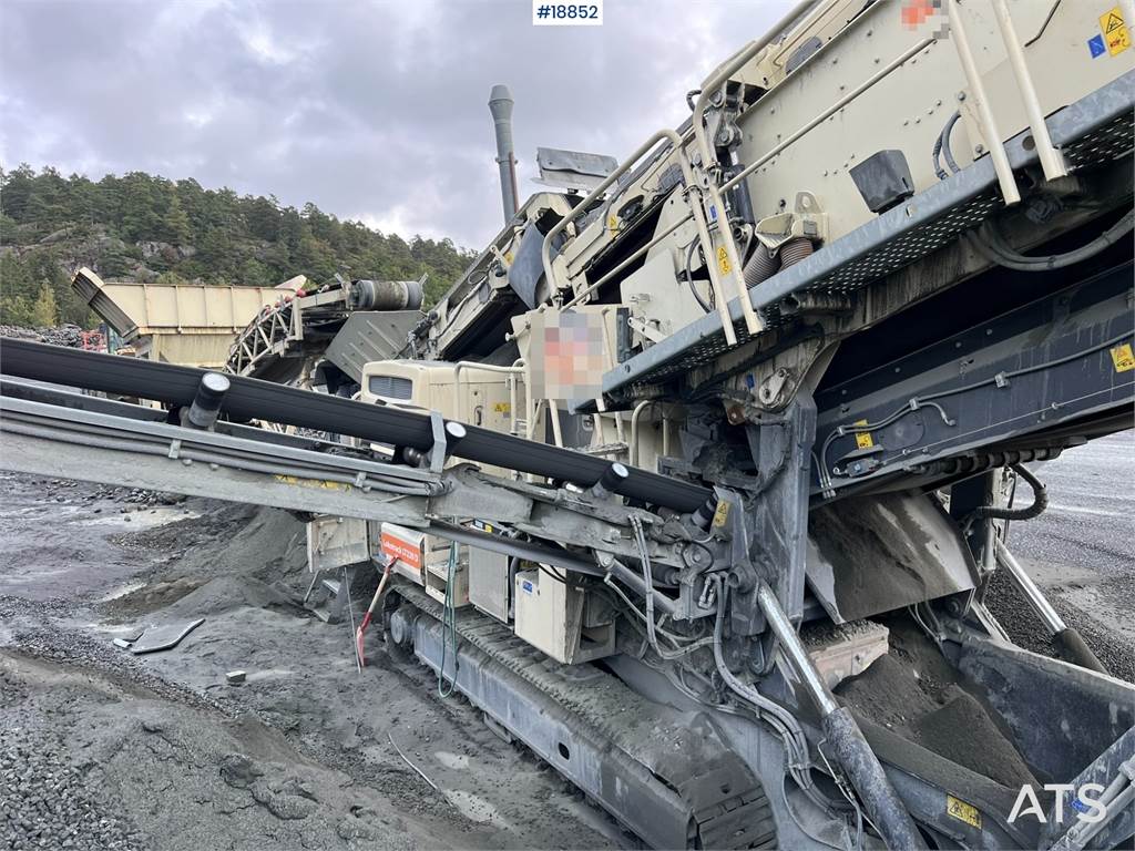 Metso Lokotrack LT220D crusher w/ screen, box and belt