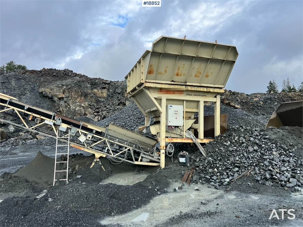 Metso Lokotrack LT220D crusher w/ screen, box and belt