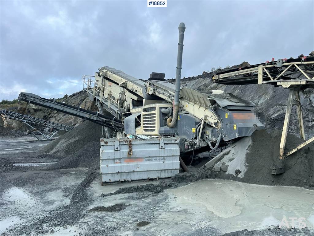 Metso Lokotrack LT220D crusher w/ screen, box and belt