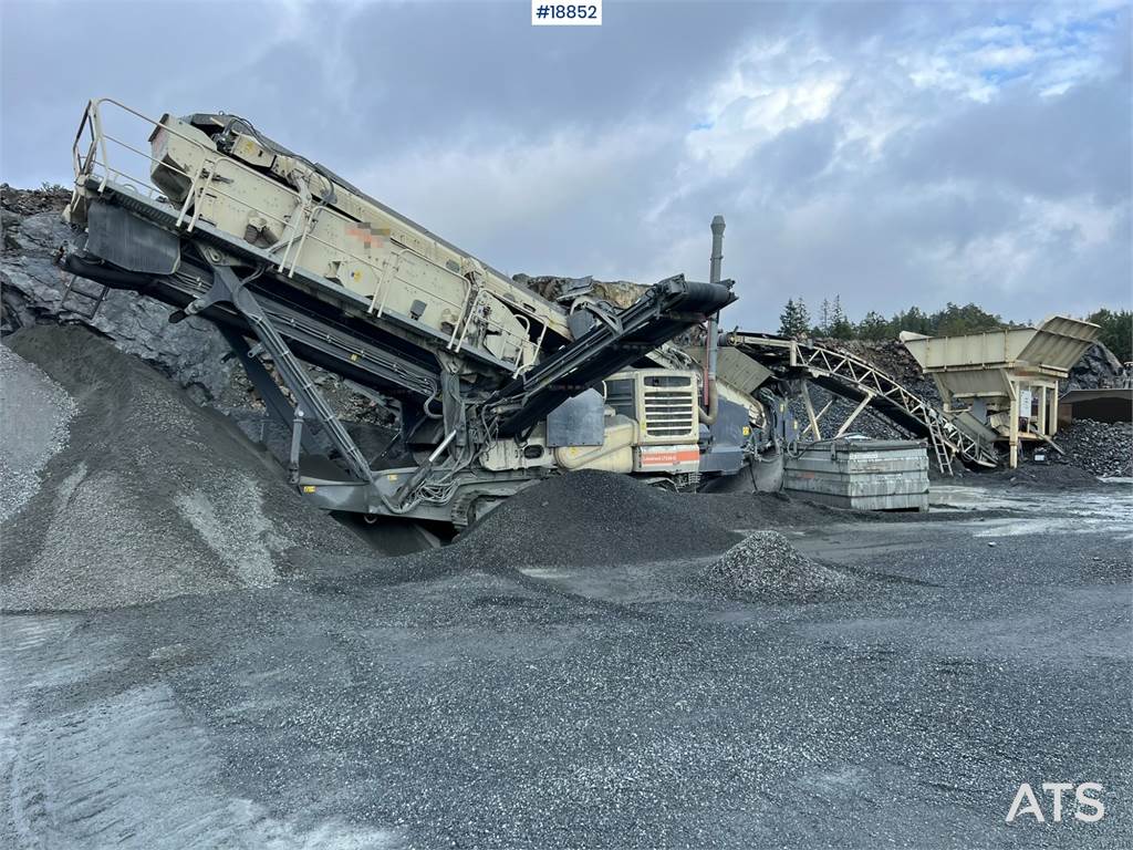 Metso Lokotrack LT220D crusher w/ screen, box and belt