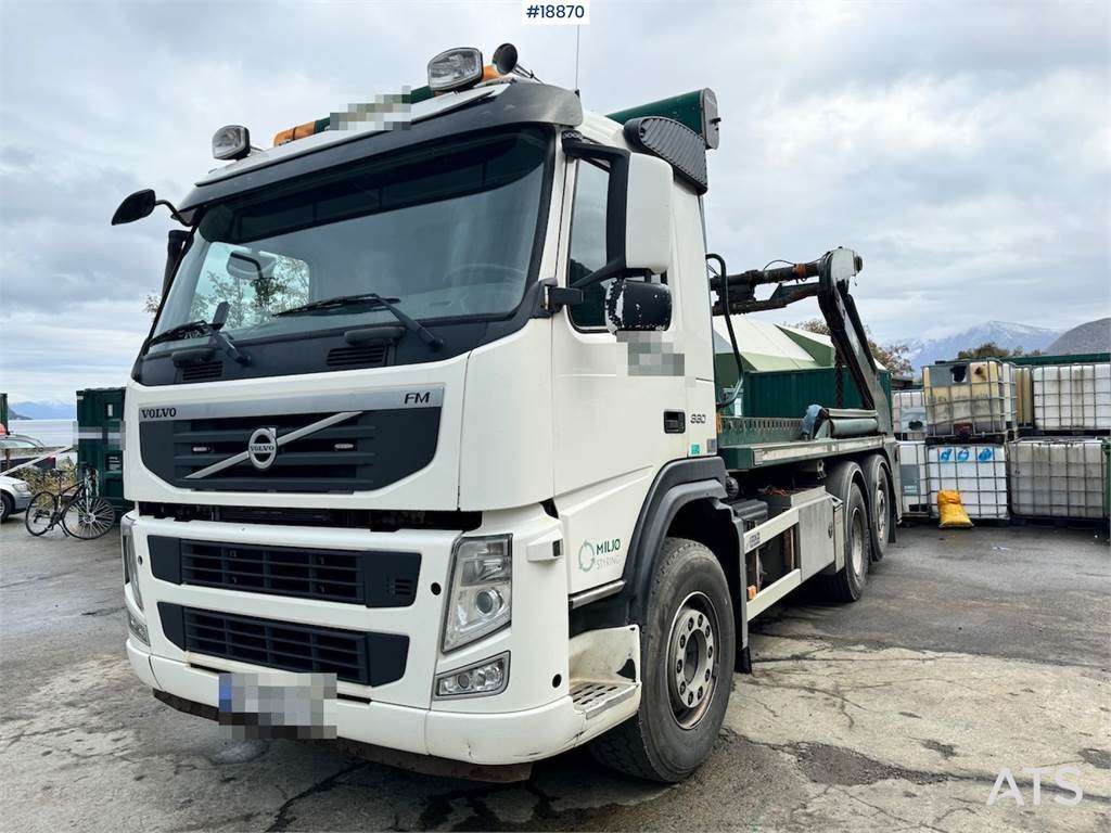 Volvo FM330 6x2 Lift truck w/ Laxo building