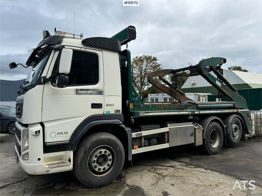 Volvo FM330 6x2 Lift truck w/ Laxo building