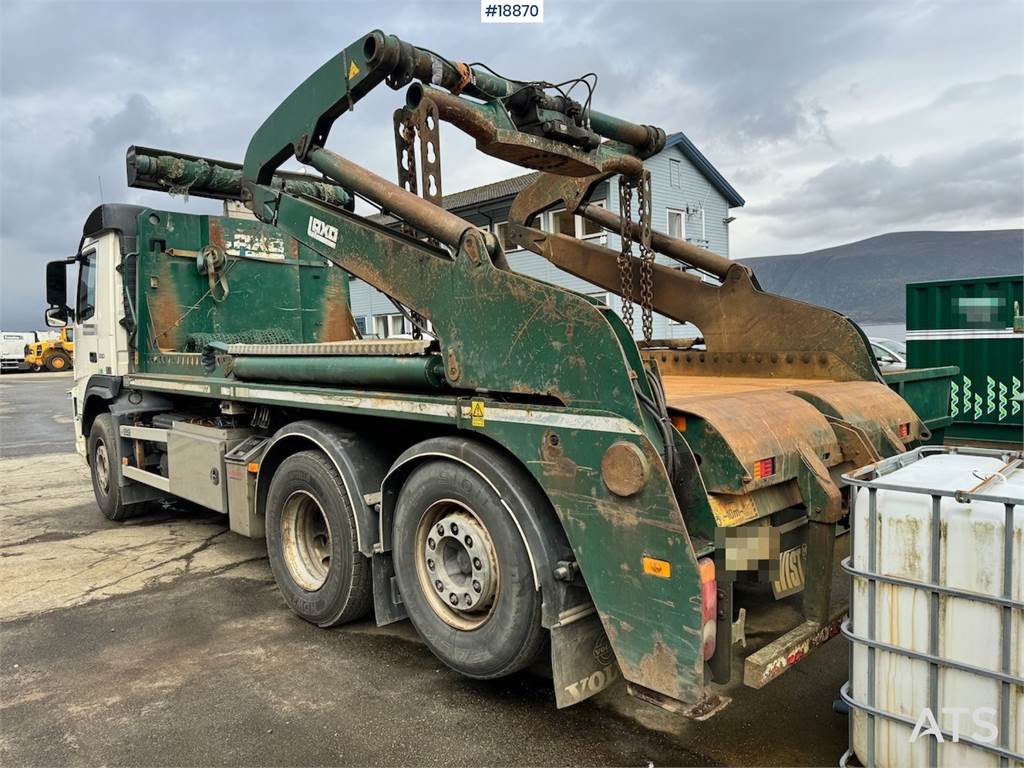 Volvo FM330 6x2 Lift truck w/ Laxo building