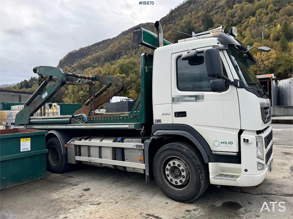 Volvo FM330 6x2 Lift truck w/ Laxo building