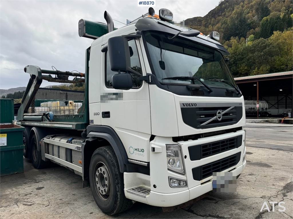 Volvo FM330 6x2 Lift truck w/ Laxo building