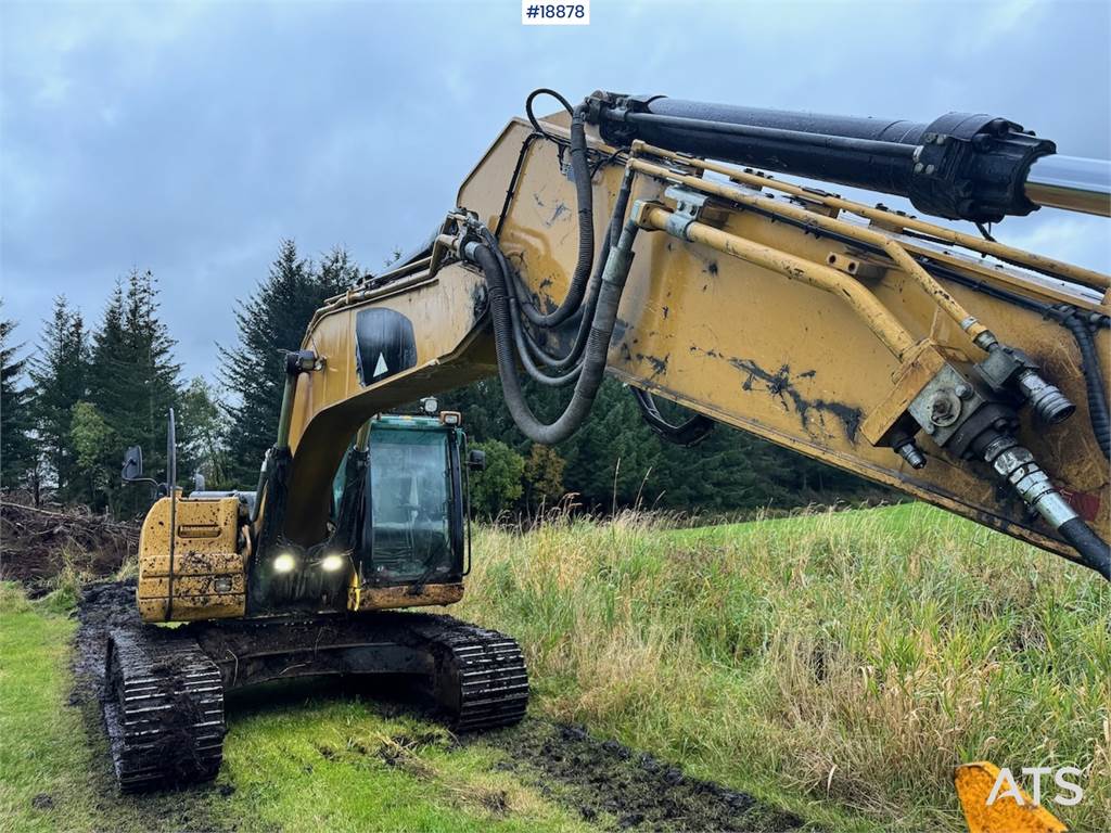 CAT 323D